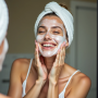 EXFOLIANTE FACIAL DE FRESA Y MORA